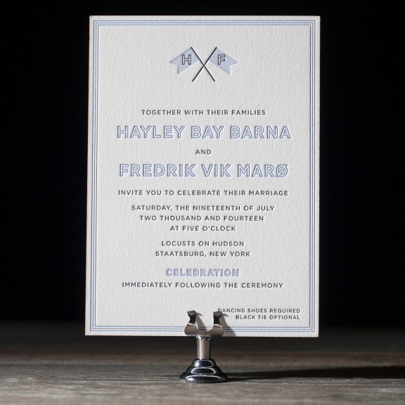fanfare-invitation-22637-wood-576x576